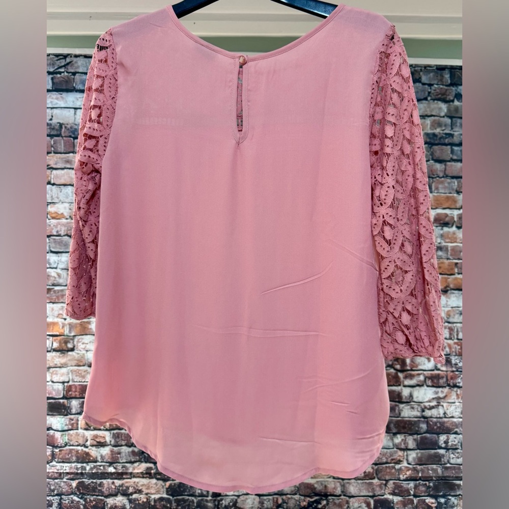 Daytrip (Buckle) Rose Dawn Lace Blouse – Size Medium (NWT) - Picture 3 of 4